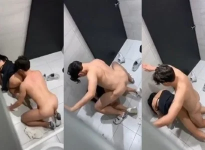 Cặp đang quan hệ đang làm chuyện ấy trong WC