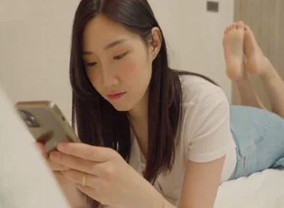 Bà xã vụng trộm với gã nhân viên giao hàng